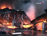В Москве горел Пражский рынок, едкий дым проник в метро В Москве горел Пражский рынок, едкий дым проник в метро