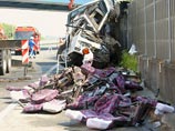 В Японии автобус с туристами врезался в стену скоростной автомагистрали в префектуре Гумма к северу от Токио, в результате аварии погибли семь челове