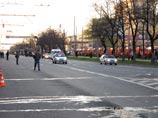 Москва на "празднично-осадном" положении: перекрыты улицы, в город пошли полицейские спецмашины