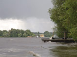 В Костроме из кранов пошла мутная и тухлая вода. Пить можно, уверяют власти, но токсикологи не согласны В Костроме из кранов пошла мутная и тухлая вода. Пить можно, уверяют власти, но токсикологи не согласны
