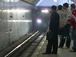 За день в Москве на рельсы метро упали три человека