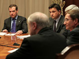По утверждению участников встречи, Медведев признался, что особой перетряски структуры правительства не будет, пишет "Коммерсант"