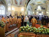 Патриарх Кирилл совершил в минувшую среду, в день 60-летия преставления святой Матроны, литургию у ее мощей в Покровском монастыре столицы