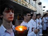 В Москве студенты-медики промаршировали с факелами в память о коллегах-фронтовиках