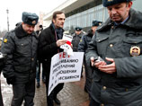 Суд Петербурга впервые оштрафовал за гей-пропаганду: 5000 рублей за плакат с легендарной фразой Раневской
Суд Петербурга впервые оштрафовал за гей-пропаганду: 5000 рублей за плакат с легендарной фразой Раневской