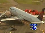 Два пассажирских Boeing столкнулись в аэропорту Нью-Йорка (ВИДЕО) Два пассажирских Boeing столкнулись в аэропорту Нью-Йорка (ВИДЕО)