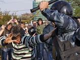Накануне в ходе "Марша миллионов", стартовавшего с Калужской площади, произошли столкновения его участников с сотрудниками органов правопорядка. В их ходе пострадали около 20 полицейских, почти 400 человек были задержаны
