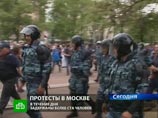 У памятника Героям Плевны собралась группа молодых людей, однако полицейские постоянно предупреждают всех собравшихся о том, что проведение акций в этом месте не санкционировано властями. Полицейские призывают собравшихся разойтись У памятника Героям Плевны собралась группа молодых людей, однако полицейские постоянно предупреждают всех собравшихся о том, что проведение акций в этом месте не санкционировано властями. Полицейские призывают собравшихся разойтись