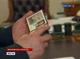 Позвольте вручить вам удостоверение. Это, между прочим, единственный документ, удостоверяющий то, что вы являетесь Президентом Российской Федерации", - отметил Чуров Позвольте вручить вам удостоверение. Это, между прочим, единственный документ, удостоверяющий то, что вы являетесь Президентом Российской Федерации", - отметил Чуров