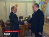 Чуров окончательно назначил Путина президентом: вручил ему корочку, пообещав и дальше работать для россиян Чуров окончательно назначил Путина президентом: вручил ему корочку, пообещав и дальше работать для россиян
