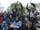 Оппозиция планирует продолжать "народные гуляния" по центру Москвы