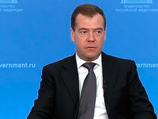 Премьер Дмитрий Медведев приветствовал рабочую группу по формированию "Открытого правительства" "в новых хорошо забытых старых стенах" Белого дома