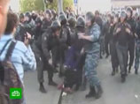 Возбуждено уголовное дело по факту запечатленного на видео избиения сотрудником полиции участницы "Марша миллионов" в Москве 6 мая