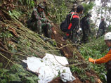 Группа бойцов спецназа Индонезии высадилась с вертолета в точку падения самолета Sukhoi SuperJet-100