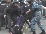 СМИ: Избитая ОМОНом беременная оппозиционерка оказалась мужчиной СМИ: Избитая ОМОНом беременная оппозиционерка оказалась мужчиной