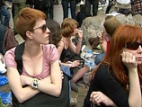 Бабушку, сообщившую об "испражняющихся" на Чистых прудах оппозиционерах, хотят засудить за клевету Бабушку, сообщившую об "испражняющихся" на Чистых прудах оппозиционерах, хотят засудить за клевету