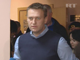 Оппозиционный активист Алексей Навальный, 9 мая заключенный под административный арест за противодействие полиции, доставлен в субботу в Пресненский суд Москвы