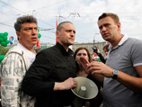 Навальный вместе с координатором движения "Левый фронт" Сергеем Удальцовым был задержан утром 8 мая на акции в центре столицы