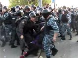"Беременный" студент вступился за избивших его омоновцев: во всем виноваты "провокаторы" "Беременный" студент вступился за избивших его омоновцев: во всем виноваты "провокаторы"