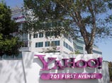 В минувшее воскресенье представители Yahoo заявили, что Томпсон оставляет пост главы, его место временно займет руководитель медиаподразделения компании Росс Левинсон, а должность председателя совета директоров - Фред Аморосо