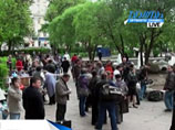 К оппозиционному лагерю "Оккупай Абай" на Чистых прудах приезжают автозаки и грузовики полиции К оппозиционному лагерю "Оккупай Абай" на Чистых прудах приезжают автозаки и грузовики полиции