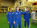 На борту корабля "Союз ТМА-04М" - экипаж МКС-31/32 в составе россиян Геннадия Падалки, Сергея Ревина и астронавта НАСА Джозефа Акаба