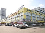 В московском торговом центре рухнули конструкции, под завалами искали людей В московском торговом центре рухнули конструкции, под завалами искали людей