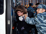 Силовая акция полиции в лагере оппозиции у метро "Баррикадная" Силовая акция полиции в лагере оппозиции у метро "Баррикадная"