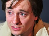 Актер Сергей Безруков подал в суд на журнал "Папарацци", требуя 2 млн рублей 