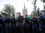 На "Баррикадной" полиция не позволила оппозиционеру "в знак протеста" порезать вены 