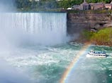 Инцидент произошел в понедельник на канадской стороне водопада "Подкова", входящего в ниагарский комплекс водопадов