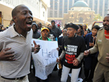 В ЮАР "неприличный" портрет президента Зумы забросали краской (ВИДЕО) 