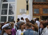 Рособрнадзор пугает выпускников: за мобильник удалят с ЕГЭ Рособрнадзор пугает выпускников: за мобильник удалят с ЕГЭ