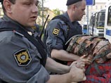 Задержанный вместо лидера "Войны" рекламист рассказал, как его били в автозаке, и пообещал проблемы Центру "Э" Задержанный вместо лидера "Войны" рекламист рассказал, как его били в автозаке, и пообещал проблемы Центру "Э"
