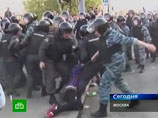 Отметим, что "разминались" провинциальные стражи порядка весьма активно: в частности, именно их обвинили в скандальном избиении студента, первоначально принятого за беременную женщину Отметим, что "разминались" провинциальные стражи порядка весьма активно: в частности, именно их обвинили в скандальном избиении студента, первоначально принятого за беременную женщину