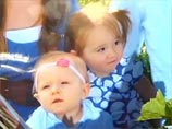Следствие не сомневается, что 27-летний глава семейства Николай Лазукин в минувший вторник застрелил 26-летнюю жену Наталью и своих двух маленьких дочерей - трехлетнюю Анжелику и годовалую Зою, после чего поджег дом, отъехал на несколько километров и убил Следствие не сомневается, что 27-летний глава семейства Николай Лазукин в минувший вторник застрелил 26-летнюю жену Наталью и своих двух маленьких дочерей - трехлетнюю Анжелику и годовалую Зою, после чего поджег дом, отъехал на несколько километров и убил