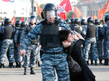 К девушке, раскидывавшей камни у Болотной площади, отнеслись гуманно: отправили под домашний арест