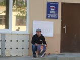 В Чебоксарах активист "Другой России" Дмитрий Каруев был осужден на 15 суток по статье "Мелкое хулиганство". Его обвинили в том, что во время акции у общественной приемной президента 6 мая в чувашской столице он плюнул в портрет главы государства В Чебоксарах активист "Другой России" Дмитрий Каруев был осужден на 15 суток по статье "Мелкое хулиганство". Его обвинили в том, что во время акции у общественной приемной президента 6 мая в чувашской столице он плюнул в портрет главы государства
