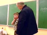 В Томске расследуют скандальный инцидент, произошедший на прошлой неделе в гимназии №1 имени А.С. Пушкина. Там 50-летний отец одного из учеников второго класса устроил показательные разборки с обидчиком сына при всех его одноклассниках В Томске расследуют скандальный инцидент, произошедший на прошлой неделе в гимназии №1 имени А.С. Пушкина. Там 50-летний отец одного из учеников второго класса устроил показательные разборки с обидчиком сына при всех его одноклассниках