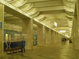 Экономный гастарбайтер был задержал в вестибюле станции метро "Домодедовская" в четверг около полудня при попытке проникнуть через турникеты без билета