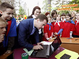 Премьер-министр Дмитрий Медведев в Международный день защиты детей посетил детский кардиоревматологический санаторий "Красная Пахра" в подмосковном Троицке