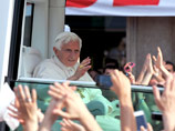 Папа Римский Бенедикт XVI во второй день своей пастырской поездки в Милан обратился к 80 тысячам молодых католиков, собравшихся на стадионе "Сан-Сиро", чтобы приветствовать понтифика и помолиться вместе с ним