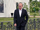 Президент России Владимир Путин прибыл в Санкт-Петербург, где в Стрельне открылся двухдневный неофициальный саммит России и Евросоюза