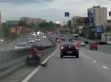 Задержан водитель, впечатавший байкера в отбойник в Москве. По версии ГУ МВД, его вычислили по неисправной фаре Задержан водитель, впечатавший байкера в отбойник в Москве. По версии ГУ МВД, его вычислили по неисправной фаре