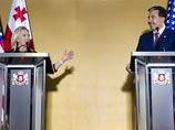 Саакашвили поблагодарил США: "они делают нас демократичнее" Саакашвили поблагодарил США: "они делают нас демократичнее"