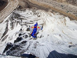 Российский бейсджампер установил мировой рекорд, прыгнув с высоты 6,5 км в Гималаях (ВИДЕО)