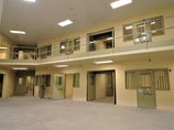 В США заключенные тюрьмы строгого режима взяли в заложники охранника