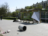 В частности, им инкриминируют взрыв бетонной урны на трамвайной остановке возле центрального универмага Днепропетровска