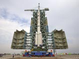 В середине июня Китай запустит космический корабль "Шэньчжоу-9" для реализации второго этапа программы стыковки аппаратов на орбите, на этот раз - пилотируемой В середине июня Китай запустит космический корабль "Шэньчжоу-9" для реализации второго этапа программы стыковки аппаратов на орбите, на этот раз - пилотируемой