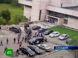 Столичные органы СК РФ возбудили уголовное дело в отношении студентов, оказавших сопротивление полиции при задержании подозреваемых в нападении на футбольного болельщика "Спартака" возле ТЦ "Европейский" Столичные органы СК РФ возбудили уголовное дело в отношении студентов, оказавших сопротивление полиции при задержании подозреваемых в нападении на футбольного болельщика "Спартака" возле ТЦ "Европейский"